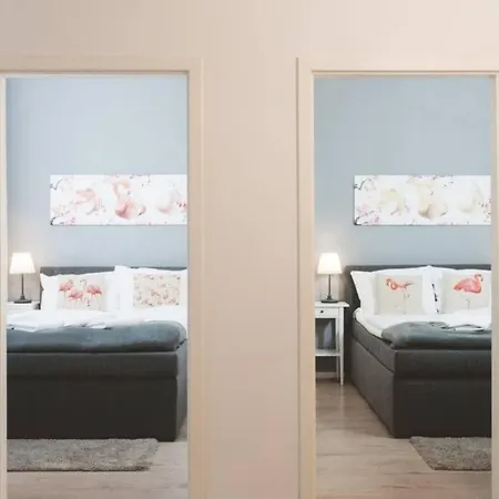 Near Shooping Center, 6 Guests *