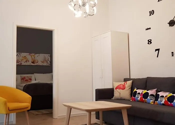 Near Shooping Center, 6 Guests