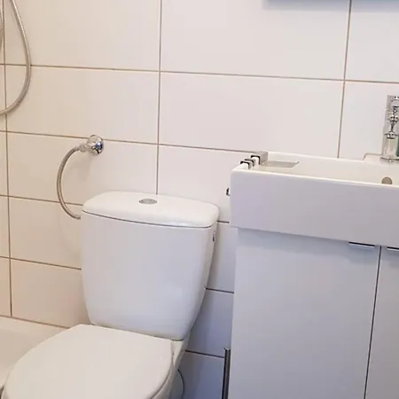 Near Shooping Center, 6 Guests