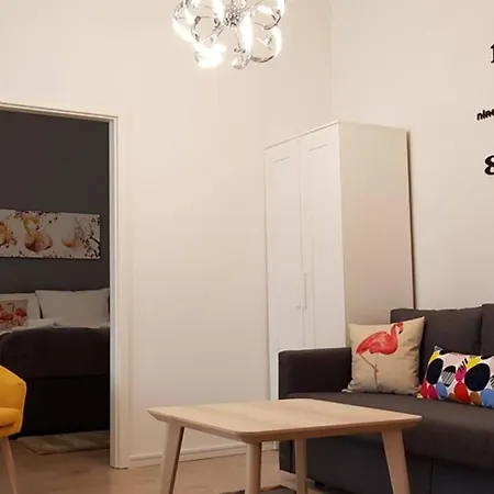 Near Shooping Center, 6 Guests