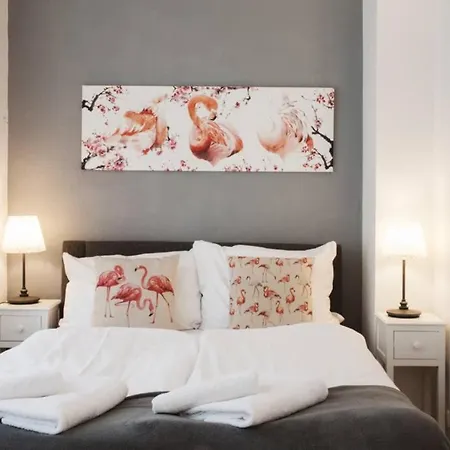 Near Shooping Center, 6 Guests برلين