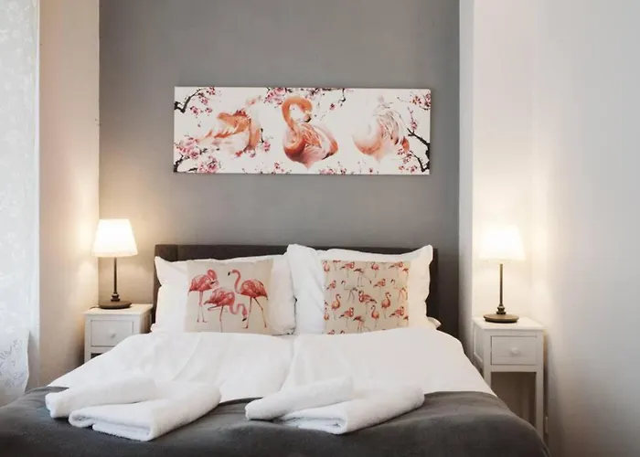 Near Shooping Center, 6 Guests برلين