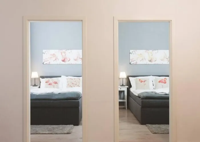 Near Shooping Center, 6 Guests *